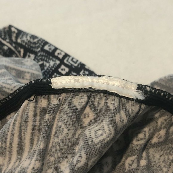 BCBGeneration Graphic Print Stretch Wrap Romper Women’s Small Snap Front - Picture 8 of 12